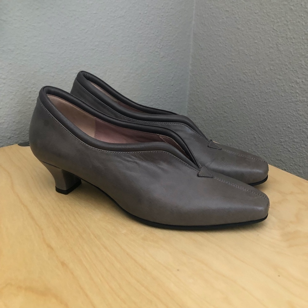 BEAUTIFEEL Leather Heeled Pumps Women's size EU 37 or US 7 Taupe Gray NEW